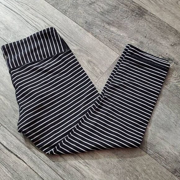 Lululemon Women's Wunder Under Crop Black White Parallel Stripe Legging Size 6 - Picture 6 of 6
